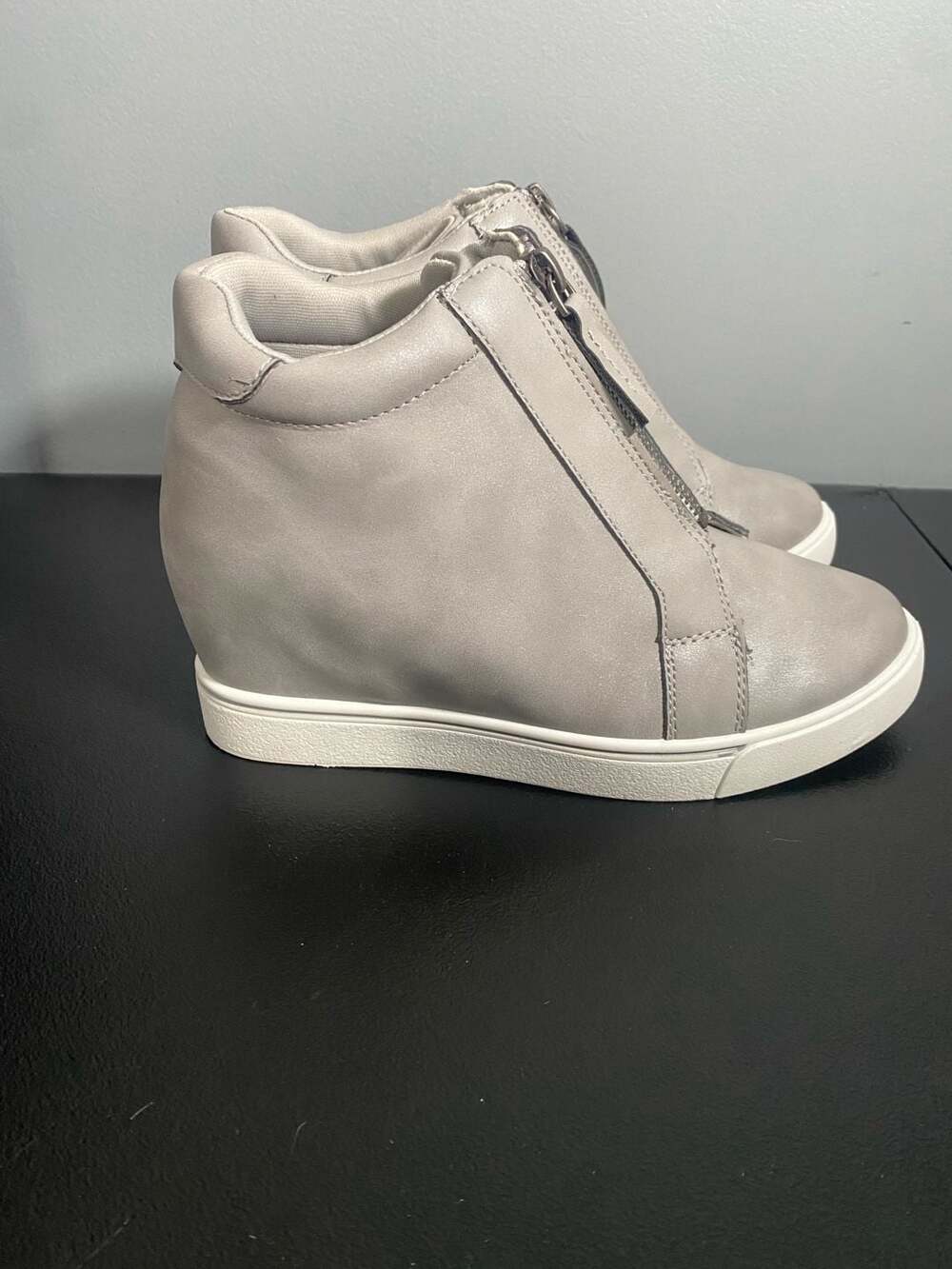 maurices Ginger Front Zip Sneaker Wedge Gray Size 6.5 - Picture 2 of 8